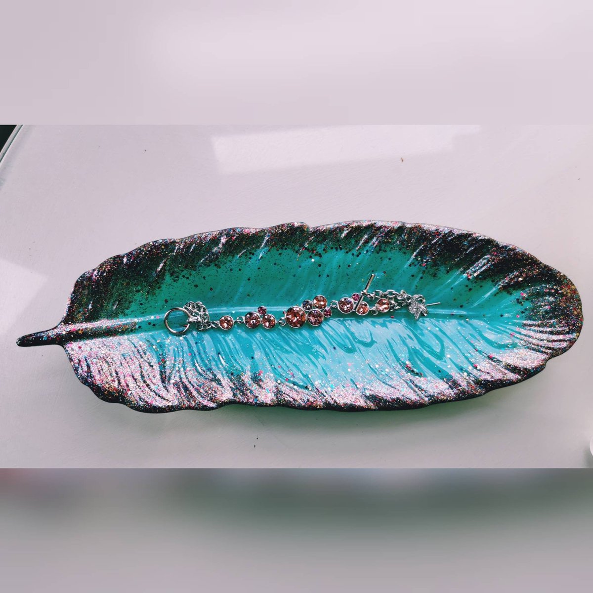 ResinbyM's tweet photo. Excited to share the latest addition to my #etsy shop: Feather Trinket Tray #housewarming #blue #bedroom #handmade #resin #tray https://t.co/teO0lGKzC9 https://t.co/efZF7ODNln