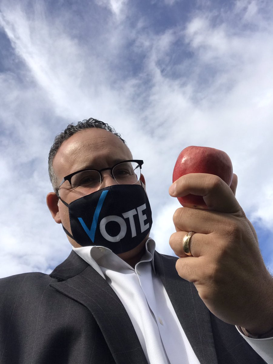 teachcardona's tweet photo. Iโm in @JoshGeballe I #MaskUp because I want our schools to have the best chance to stay open! I mask up to protect my family. #GuardYourGrill. Ok, why do you mask up @LStef82 @PeterYazbak @CharleneRTedu @capssct @AFTCT @ceanews @capssct @CTAssocBdsofEd https://t.co/LDcOE7B46B