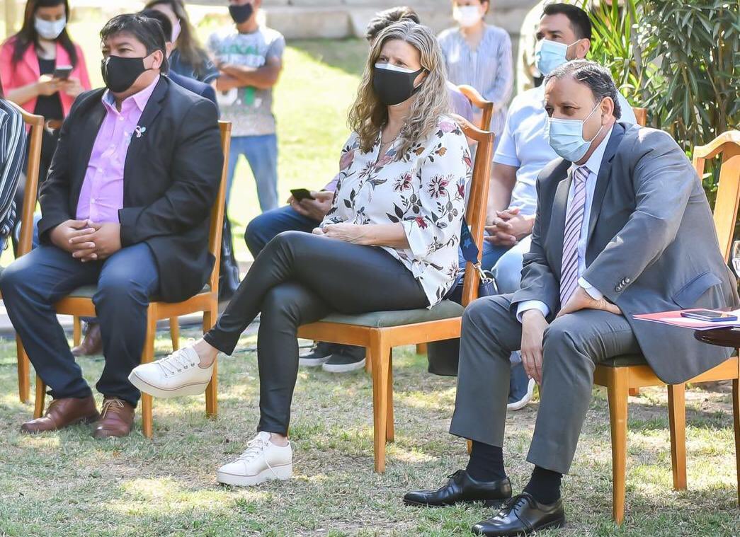 GabyPedrali's tweet photo. Sin dudas, disfrutaremos de una feria inolvidable y comprometida con la difusión de la calidad y el sentir de las letras riojanas.

#LetrasEnConexión
#HacerEsTrascender https://t.co/fECaQLQ1su