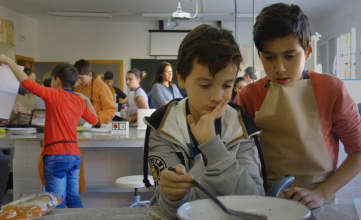 AshokaSpain's tweet photo. El IES Cotes Baixes de Alcoy (Alicante) quiere preparar personas para una sociedad justa. Aplica el aprendizaje colaborativo basado en retos. Integra en el aprendizaje la empatía, la imaginación, la compasión. Lo estamos escuchando en el #paneldeescuelas #changemaker https://t.co/hmju0jdNq9