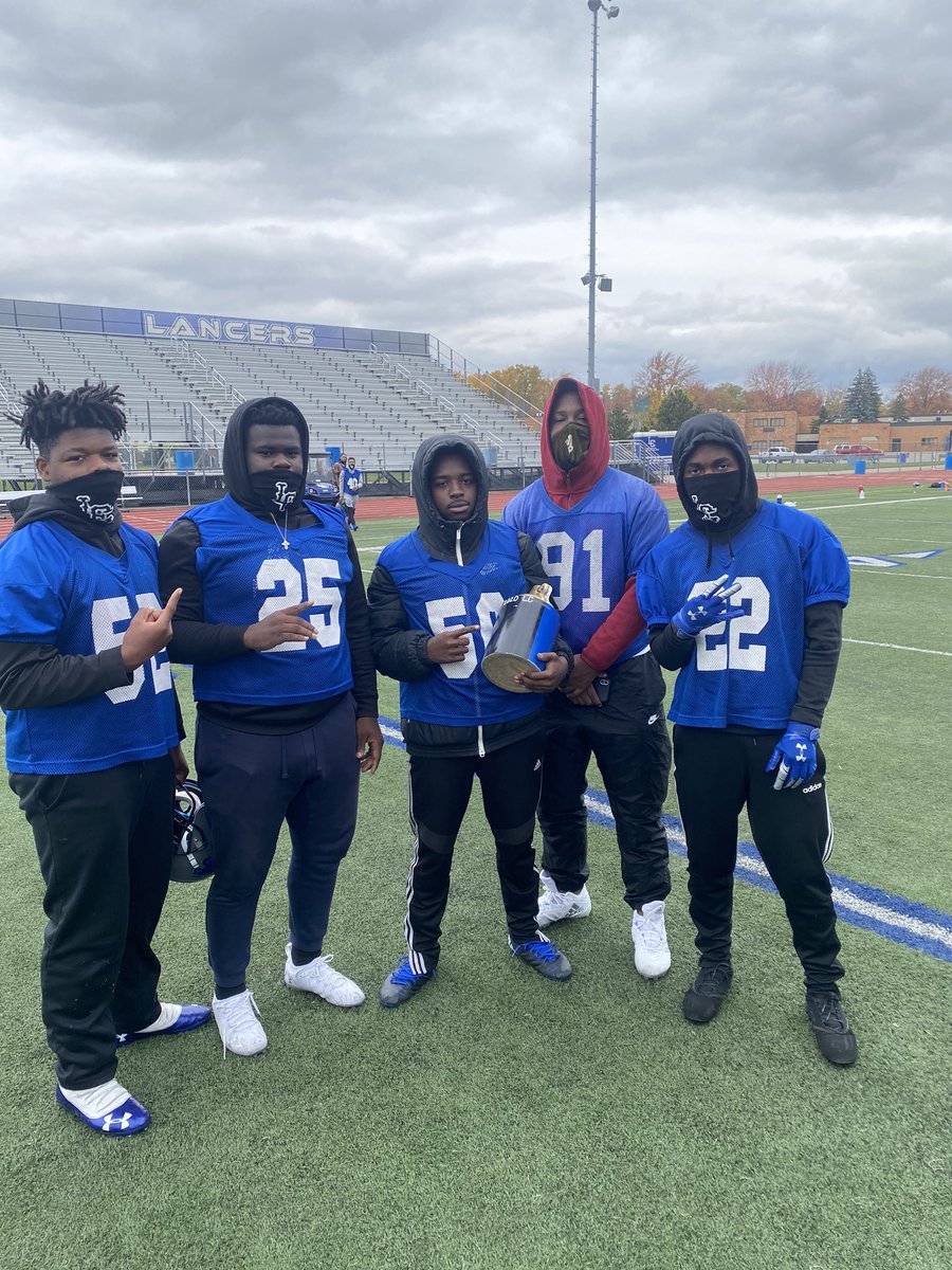 citystarque's tweet photo. What a way to bring it home🏆🔵⚪️ @KamrenDean2 @LemarrRobinson_  @QuincyGreen1  @espnzaee https://t.co/cvRyMjc05x