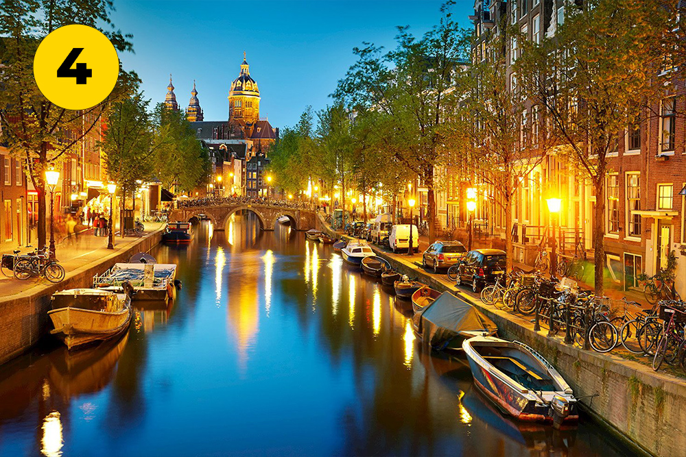 ViajesNG's tweet image. ¿A qué ciudad le sienta mejor el otoño? 
1. Madrid
2. Berlín
3. Budapest 
4. Ámsterdam

¡Sólo puede quedar una!