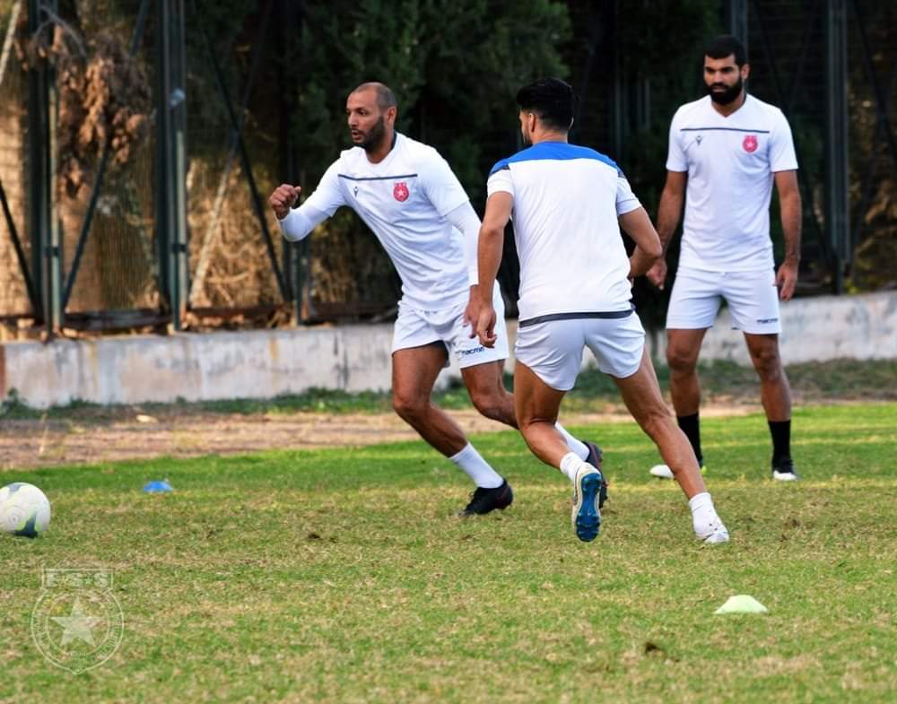 etoile4ever's tweet photo. بعض الصور من تمارين #النجم_الساحلي مساء اليوم 🔴⚪
(📸صور الموقع الرسمي)
#EtoilisteForever #essnews https://t.co/qFmfAaAILn