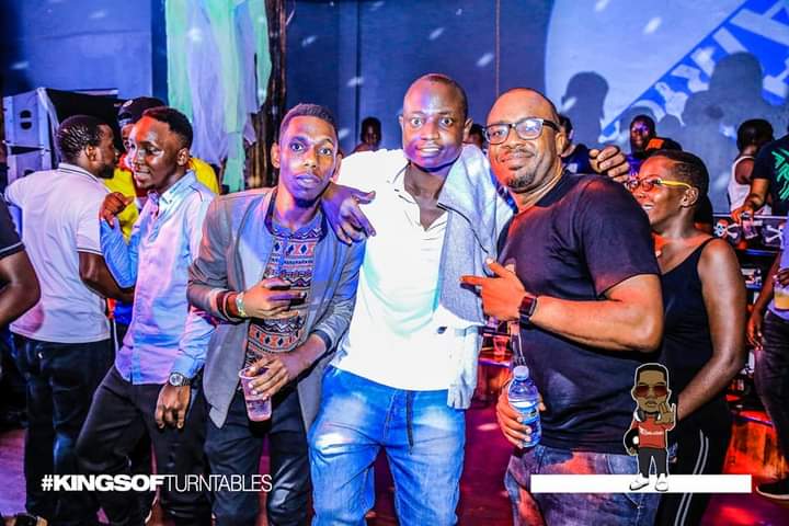 enock_bits's tweet photo. Throwback to 27th/Oct/2018 #KingsOfTurnTables.
This virus real did us dirty mehn!!!!π
Cc:@JSelectorJay @alzaidvictor @DjAludah https://t.co/GOmTGaFSj9
