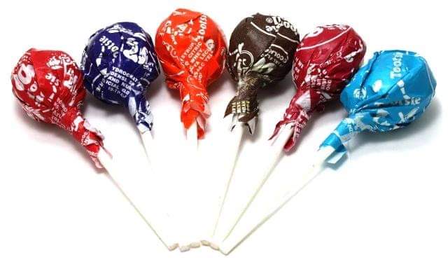 armedremark's tweet photo. We bring about another burning debate for the ages! As Halloween rapidly approaches...We feel it is time to settle an argument that has spanned generations! Which is better: TootsiePops or BlowPops?
We leave it in your capable hands fair internet travelers. 
BEGIN!!!
#foodfight https://t.co/BvoOnq6Oxq
