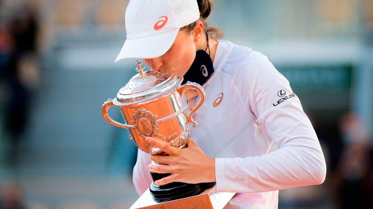 <a href="/iga_swiatek/">Iga Świątek</a>, tenista patrocinada por Lexus, se proclama vencedora del torneo del grand slam de Roland Garros. fal.cn/3bc6y