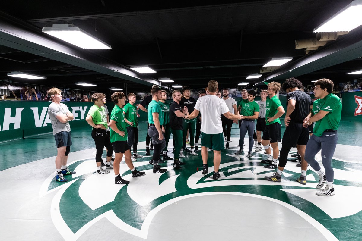 UVUwre's tweet photo. Coach Greg Williams teaching the team the keys to success... Intensity, Integrity and Intelligence!!! #ThreeIs #ItsTrue 🤼♂️🥛🤣 @RealKurtAngle
#UVU #GoUVU #UVUWrestling #Big12WR https://t.co/A9jPbXbJCF
