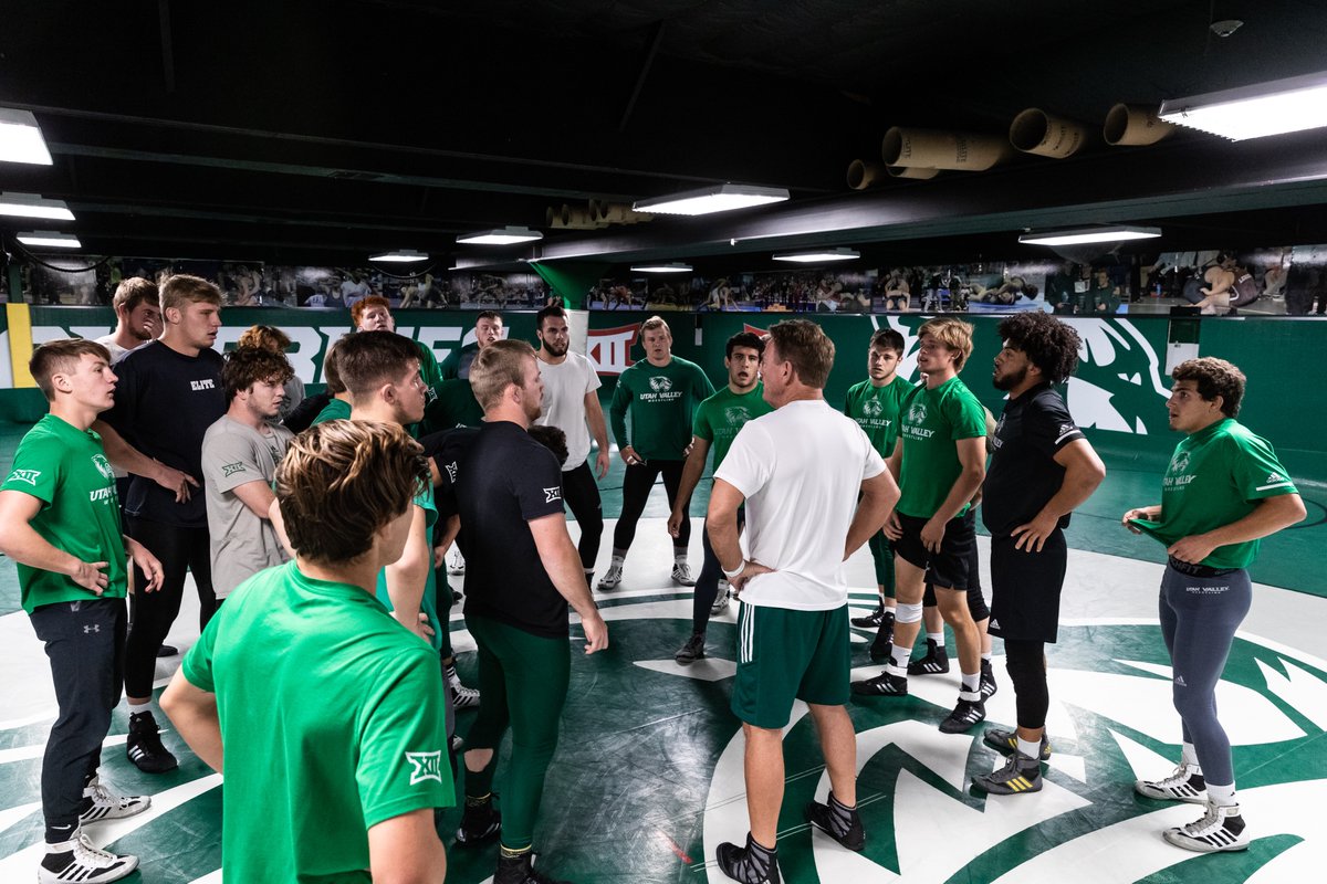 UVUwre's tweet photo. Coach Greg Williams teaching the team the keys to success... Intensity, Integrity and Intelligence!!! #ThreeIs #ItsTrue 🤼♂️🥛🤣 @RealKurtAngle
#UVU #GoUVU #UVUWrestling #Big12WR https://t.co/A9jPbXbJCF