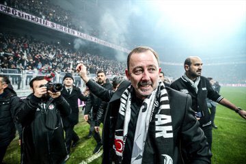 Beşiktaş, Sergen Yalçın ile ilk maçına çıktığı günden bugüne, ligde en çok puan toplayan 2. takım.  Üstelik bay geçildiği için 1 maç eksik. 

1-) Başakşehir 40 puan
2-) Beşiktaş 39 puan (1 maç eksik)
3-) Trabzonspor 35 puan
4-) G.Saray 30 puan
5-) F.Bahçe 30 puan