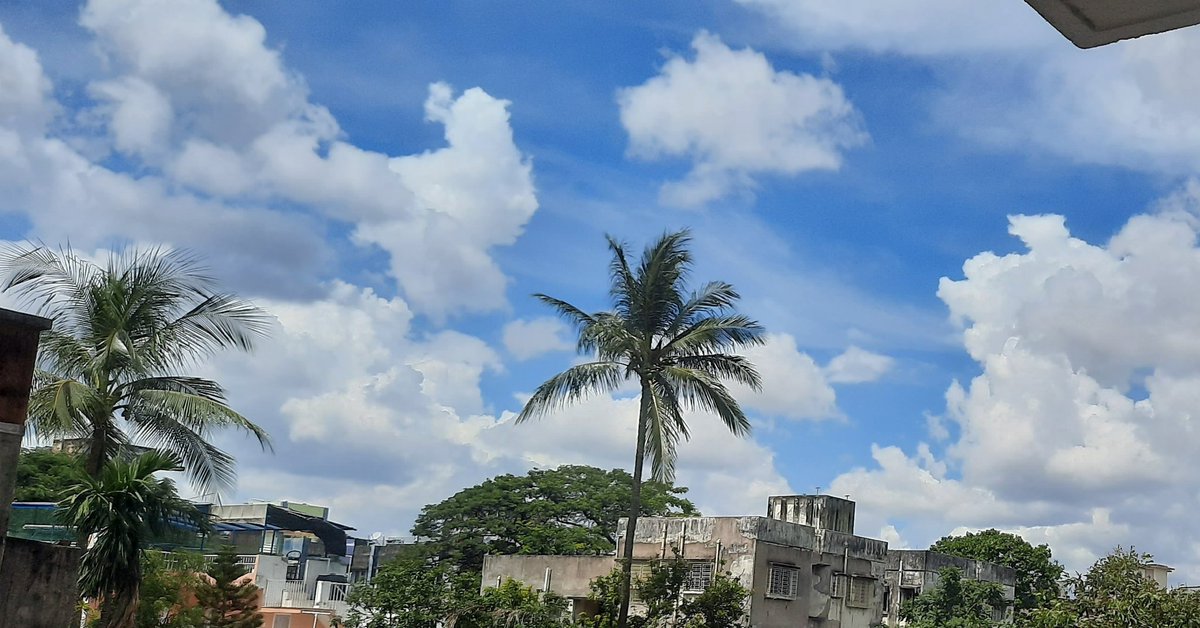 shirjohn2007's tweet photo. If the sight of the blue skies fills you with joy, rejoice, for your soul is alive. Staring at the blue sky causes insomnia to occur in the human. Beauty is and always will be blue skies and open highway. I love to soar in the boundless sky. https://t.co/1qbZrKUVyd