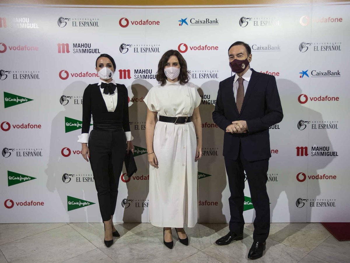 Xuxipc's tweet image. En las últimas 24 horas, en Madrid han muerto 40 personas de Covid.
Y la presidenta @IdiazAyuso de fiesta