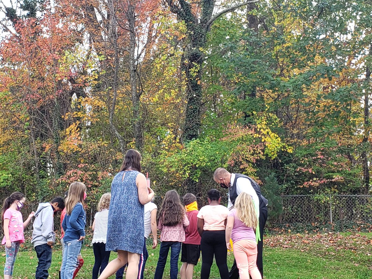 faithgmabe's tweet photo. Thank you Dr. Perrigan for reading with our 2nd graders at WL on today's storywalk #BPL https://t.co/Fi4SHGSzf3