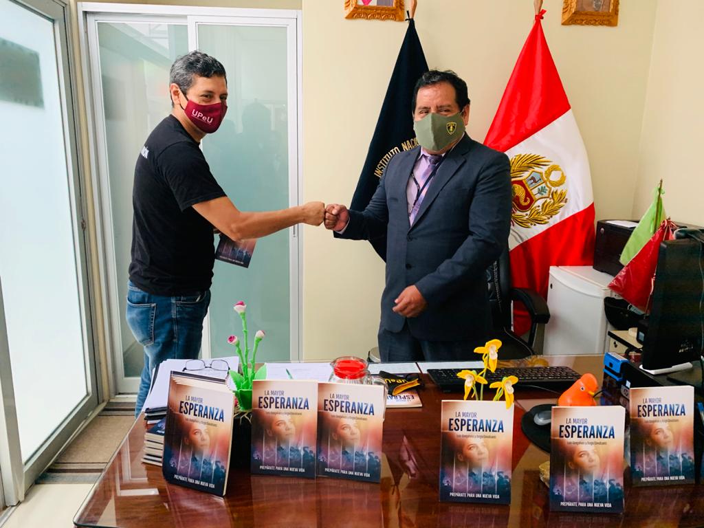 UPeU_Tarapoto's tweet photo. Hoy la @UPeU_Tarapoto realizó la donación del libro "La Mayor Esperanza" a diferentes instituciones de la ciudad de Tarapoto, esto como parte del proyecto "San Martín si Lee" que impulsa la lectura en toda la región y resto del país.
#ImpactoLaMayorEsperanza #PerúSiLee https://t.co/O3RvrUTyPp