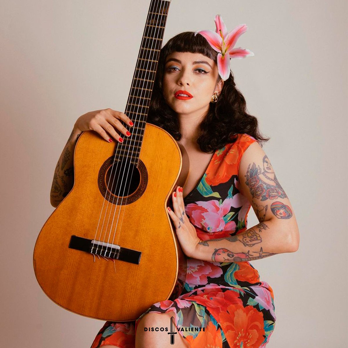 DiscosValiente's tweet photo. .@monlaferte se suma al disco "Raphael 6.0" en la canción 'Frente a Frente'. 😍 🧡 ¿Te esperabas esta colaboración? https://t.co/3GaH9ZgS5t