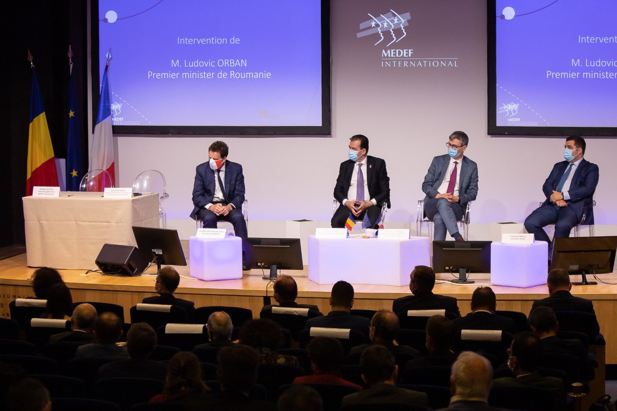 LudovicOrbanRO's tweet photo. Très bonne rencontre au MEDEF avec le Président de Bézieux (@GeoffroyRDB). J’ai présenté aux investisseurs français mon plan ambitieux pour la Roumanie de demain. Je les ai tous invités en ROU pour contribuer au développement du partenariat stratégique entre nos pays. https://t.co/87zlPVNCq2