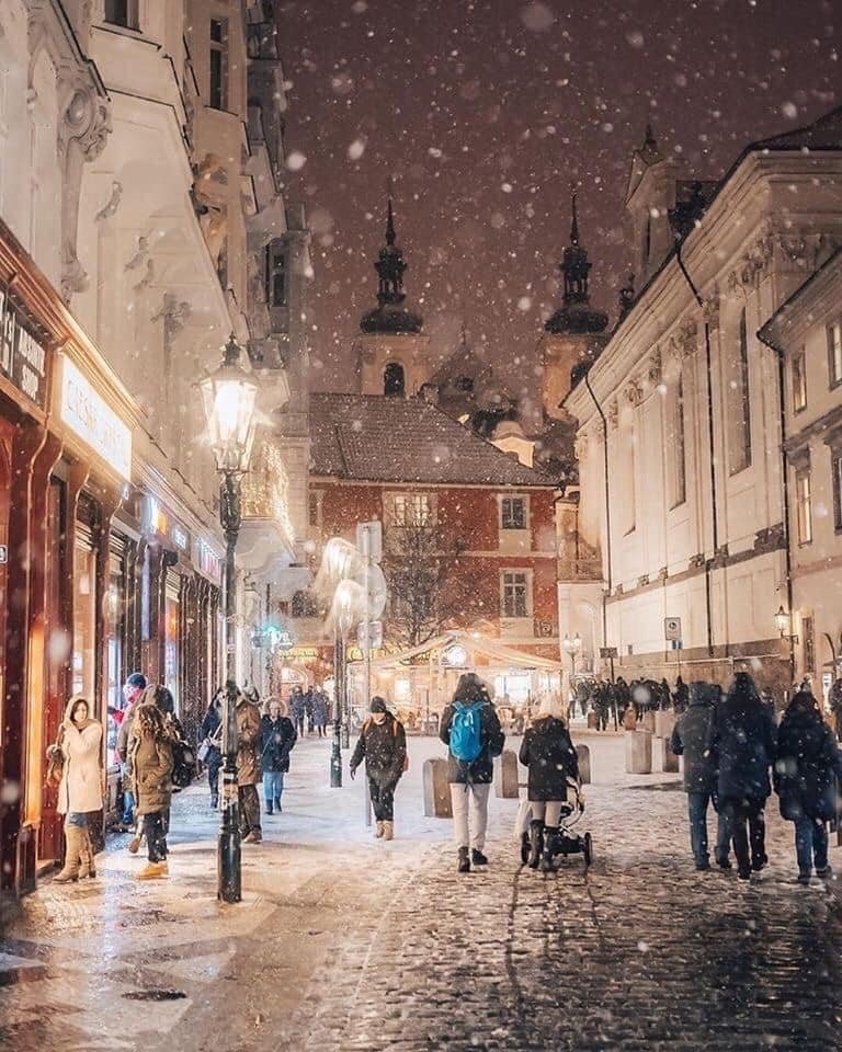 boohoo's tweet photo. Christmas in Prague ❄️

📸 planetearthy https://t.co/04vm2hXuuV