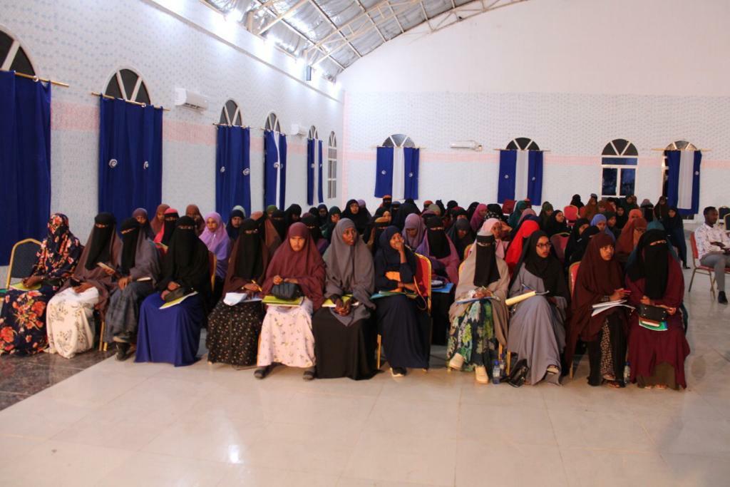 HiilPress's tweet photo. أمسية ثقافية لعرض كتاب نافذة على الإبداع في منطقة خليج عدن. للدكتور محمد طاهر أفرح.
في مقر جامعة شرق افريقيا-غروي. 
#HiilPress
#Qalin https://t.co/eDsjDf5wfJ