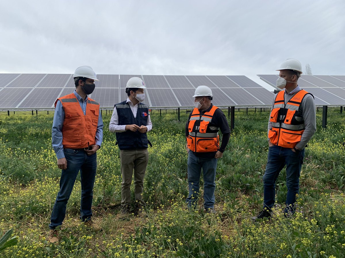 EnergiaRM's tweet photo. 📍Provincia de Melipilla
 
✅ Hoy visitamos los proyectos fotovoltaicos Lirio, Quillay y San Ramiro de la empresa @TrinaSolarLAC para conocer en terreno su estado, avance y el compromiso de la empresa con una economía sustentable y de calidad. https://t.co/bcDjWNx7vP