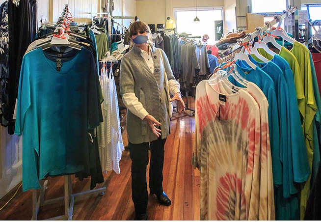 VisitLakeCity's tweet photo. The shops in Lake City, MN are open! Shop with friends and family during your stay in our quaint town. Shop clothing, jewelry, home decor and more. Check out shopping in Lake City, MN here:https://t.co/p8sTE533n1
#visitlakecity #onlyinmn #shopping https://t.co/DCkwn6qxe6