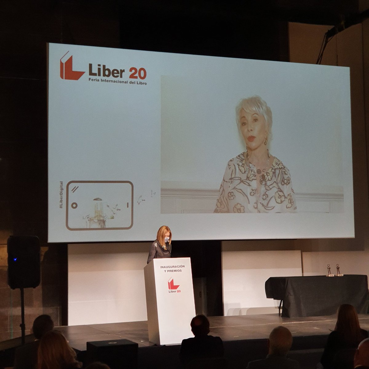 FeriaLiber's tweet photo. 🏅 Entrega "virtual" #PremioLiber 2020, a la autora hispanoamericana más destacada, @isabelallende.
#LiberDigital #Liber20 https://t.co/Adqcr64cMz