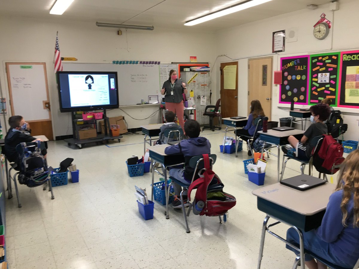 HAYSchoolNorton's tweet photo. Miss Allen’s 4th Grade ELA students discussing and reviewing a model of a Character Analysis of Snape together so that they can do one on their own. @kelly_allen14 kept asking WHY for students to go back to textual evidence. The #MostImportantQuestion #HAYNation https://t.co/kbIIGz6p30