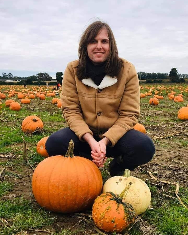 Only a few days until Halloween!
Who else is ready?? 🎃👻

#walkway #halloween #pumpkin #pumpkins #pumkinpatch #singer #vocalist #frontman #guitarist #smile #excited