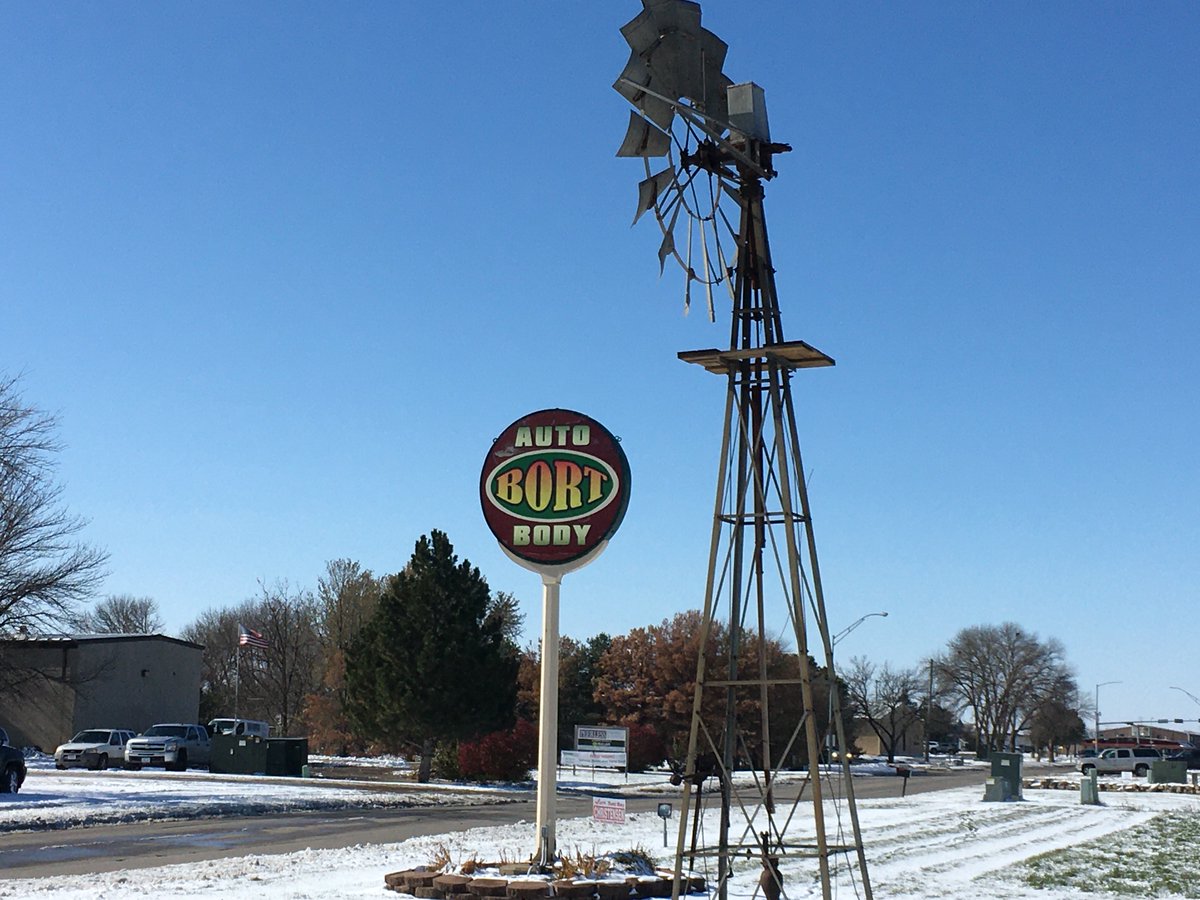 Store sign saying "Auto BORT Body"