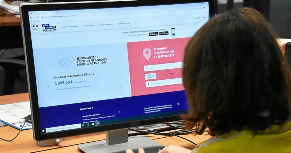 ParlonsRH's tweet photo. Au 1er janvier 2021, le #Dif sera définitivement supprimé, et les heures non converties disparaîtront. Que faire pour éviter de les perdre ? 

👉 https://t.co/iMcjNPp3dp (@LeTelegramme) #FormPro #CPF https://t.co/1JwIMnpktm