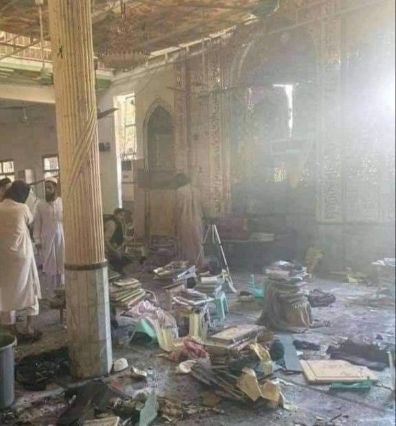 TahmeedDilzak's tweet photo. Ajeeba daa na da, che dalta ki qatlona kegi 
Ajeeba daa da, che laash shta dy aw qatil nishta 

Dh pokhtano da qatl-e-aam na wrta negha Laraaa 
Zama ph khyal jannat ta nor sa wasayil nishta 
#Parhar https://t.co/vxK3LvagEg