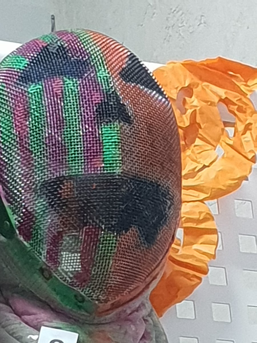 Nos siguen llegando caretas para el concurso de Halloween. Venga todos a votar que quedan pocos días para proclamar al ganador #concurso #caretas #esgrima #fencing #laesgrimamola #territorioCEM #espada #sable #florete #scherma #escrime