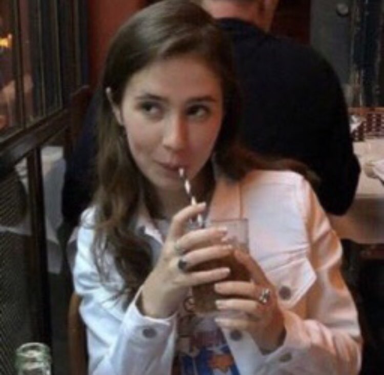——  @clairo as pocoyo: a soft thread ✧♡