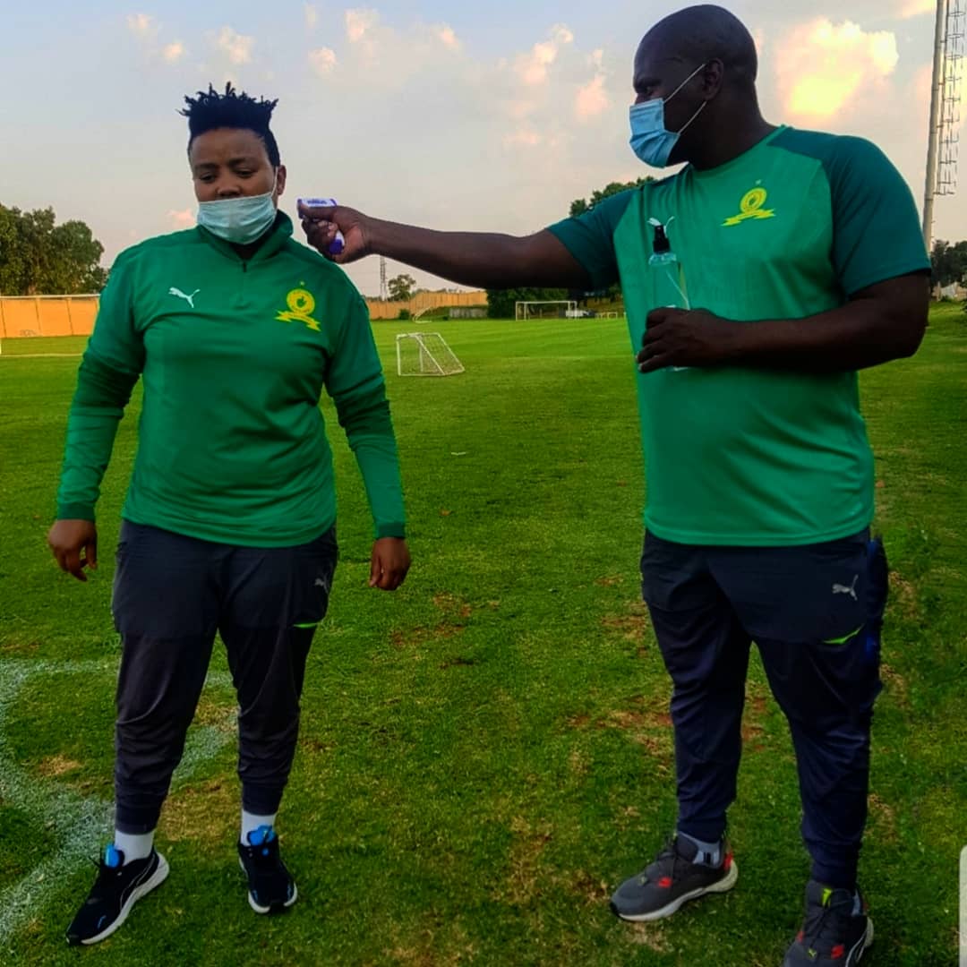 SundownsLadies's tweet photo. First things first were adhered to pertaining health regulations.
#Covid19SA
#TechnicalStaff
#FirstDayOfTraining #SNWLChampionsReturnToTrainingGrounds https://t.co/oWaK6ChEsJ