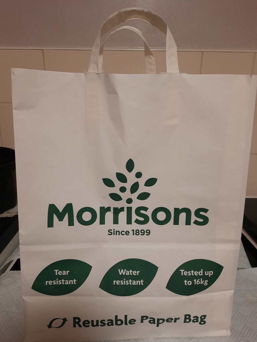 Magic Bag surprise ! @TooGoodToGo_UK <a href="/Morrisons/">Morrisons</a> great staff <a href="/BootstrapCook/">Jack Monroe</a> #TooGoodToGo #MagicBag