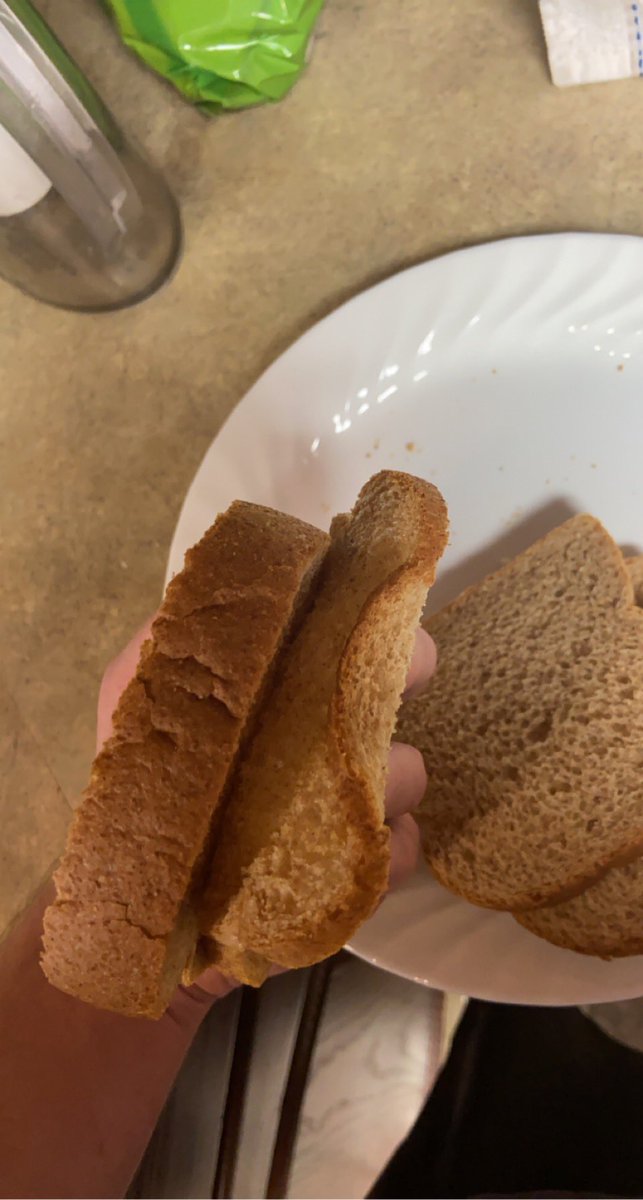 fhannaj's tweet photo. @SaraLeeDesserts please fix your bread slicer. this is your final warning https://t.co/WY6BPW1zSo