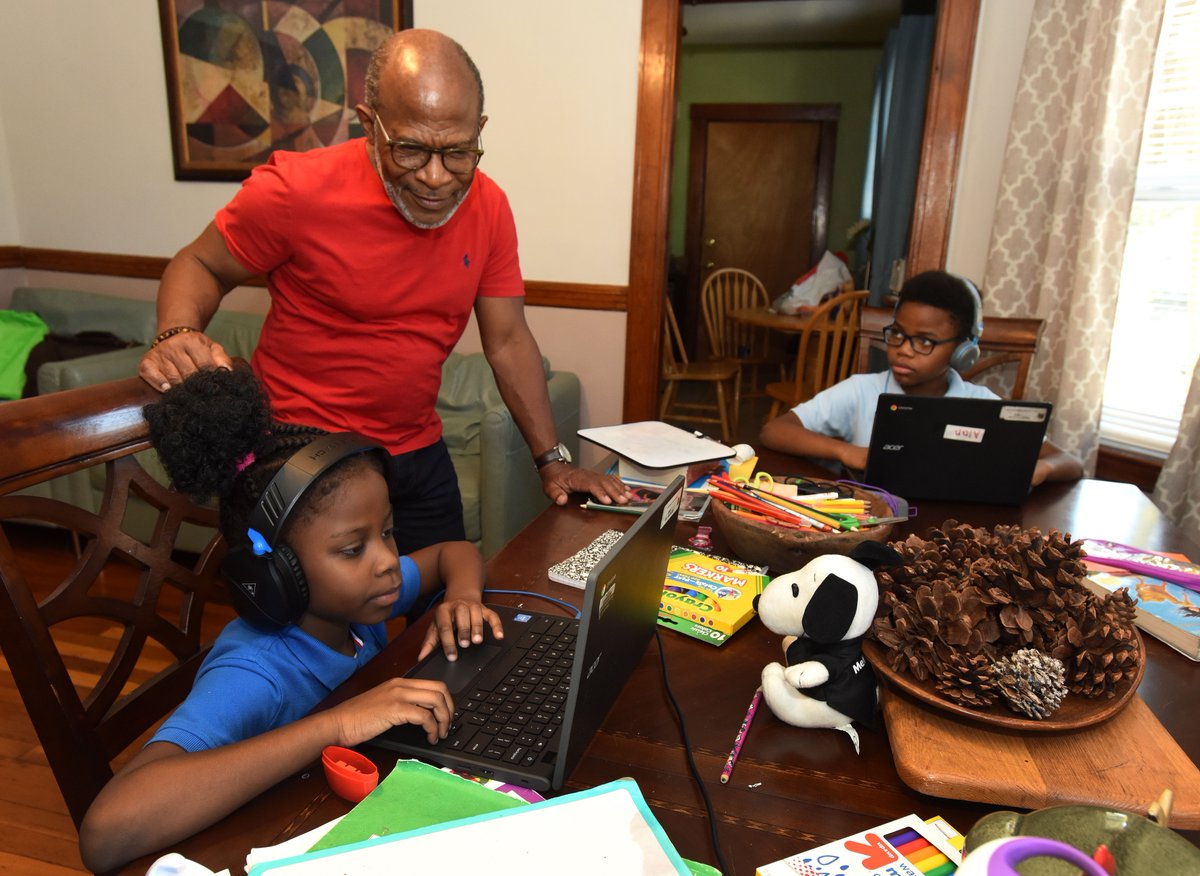 BostonPublicSchools (@bostonschools) on Twitter photo Last week we announced that all <a href="/BostonSchools/">BostonPublicSchools</a> students will learn remotely until we see a sustained decrease in <a href="/CityOfBoston/">City of Boston</a>'s #COVID19 positivity rate.
💻 Remote learning tutorials for families are available in multiple languages on our YouTube page: ow.ly/wf8A30rhcKy Last week we announced that all <a href="/BostonSchools/">BostonPublicSchools</a> students will learn remotely until we see a sustained decrease in <a href="/CityOfBoston/">City of Boston</a>'s #COVID19 positivity rate.
💻 Remote learning tutorials for families are available in multiple languages on our YouTube page: ow.ly/wf8A30rhcKy