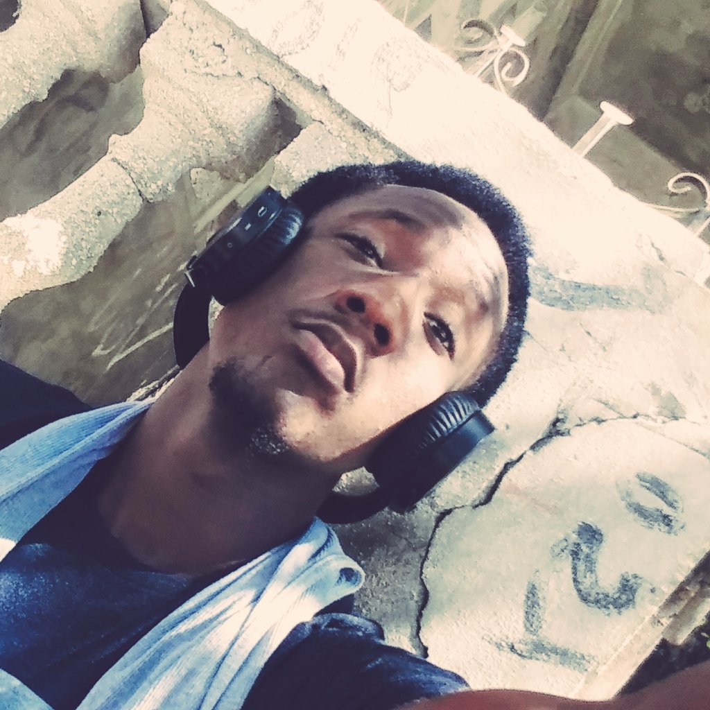 dpmasterr's tweet image. Wap chache bonè men fow ka leve ta ! 
    Dixit : PIC257
 #NiceBackground