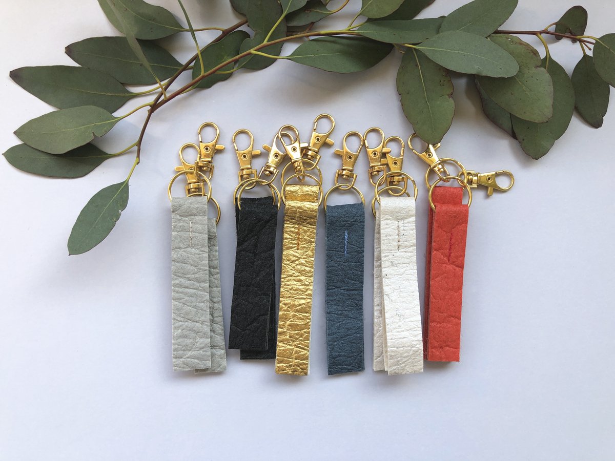StudioLowen's tweet photo. My first tweet for @indie_roller #indierollerchristmas!

Looking forward to the Christmas Eco Market this Thursday... I'm giving the first 5 orders a surprise in their order!

I make these @PinatexOfficial purses and keyrings. Vegan friendly, plant based leather. I hope you like! https://t.co/NgKVFaoECx