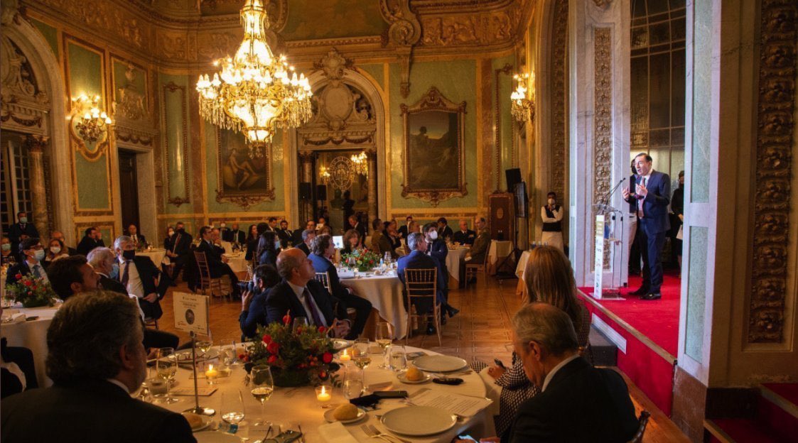 cocinandos's tweet image. Es increíble, nosotros no podemos hacer eventos, ni bodas ni nada y estos señores de fiesta de entrega de premios. Pues eso, si tenéis algo que celebrar, nosotros os organizamos@la entrega de premios. Esto ya clama al cielo.