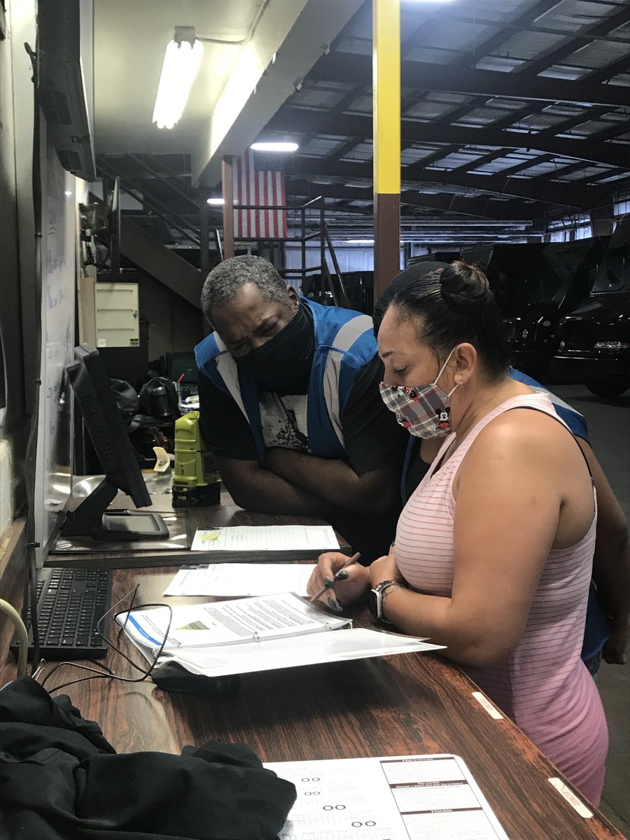 Safety first!!!  Teamwork.  Let me help you!   Mentoring #1.  Don’t hurt yourself.  Always ask for help!!! ⁦<a href="/ericpearsonups/">Eric Pearson</a>⁩ ⁦@ctbeck81⁩ ⁦<a href="/UPS/">UPS</a>⁩ ⁦<a href="/UPSers/">UPSers</a>⁩