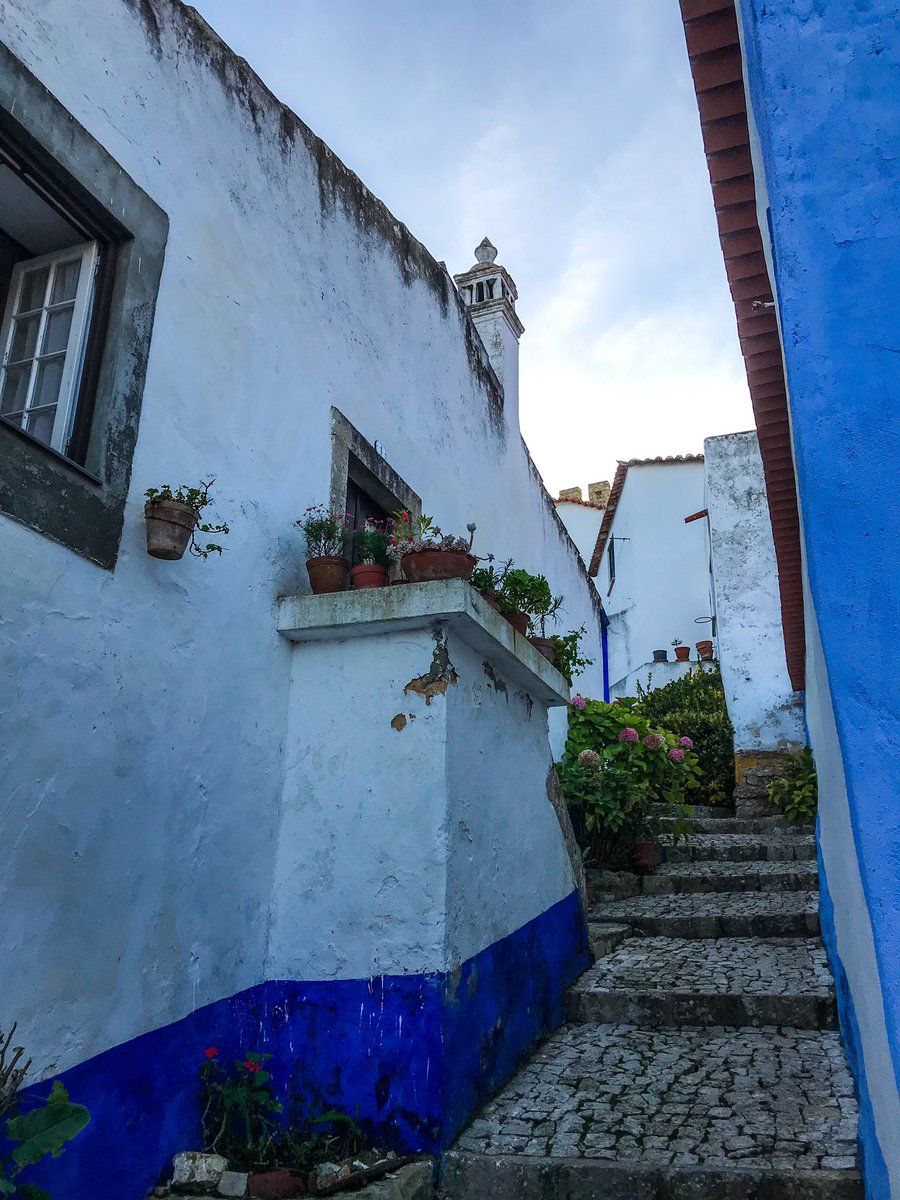 kilianlebouquin's tweet photo. Reportage pour @FRANCE24 à #Obidos, la cité du livre portugaise 🇵🇹 avec @anacocto https://t.co/Sykxq6JPKb