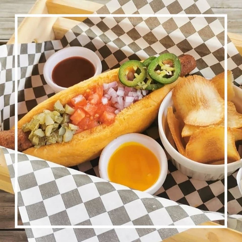 SoyGreenSV's tweet photo. 🍃🌭🧡Hot dog naranja 🧡🌭🍃
Delicioso pan de paprika y salchicha de arroz y zanahoria acompañado de pepinillos, tomate, cebolla y jalapeños.
Puedes pedirlos en el restaurante, para llevar, por nuestro servicio a domicilio al 7728-9987 y por plataformas de Uber Eats y Hugo 🛵🔥 https://t.co/F0RB6eegU4