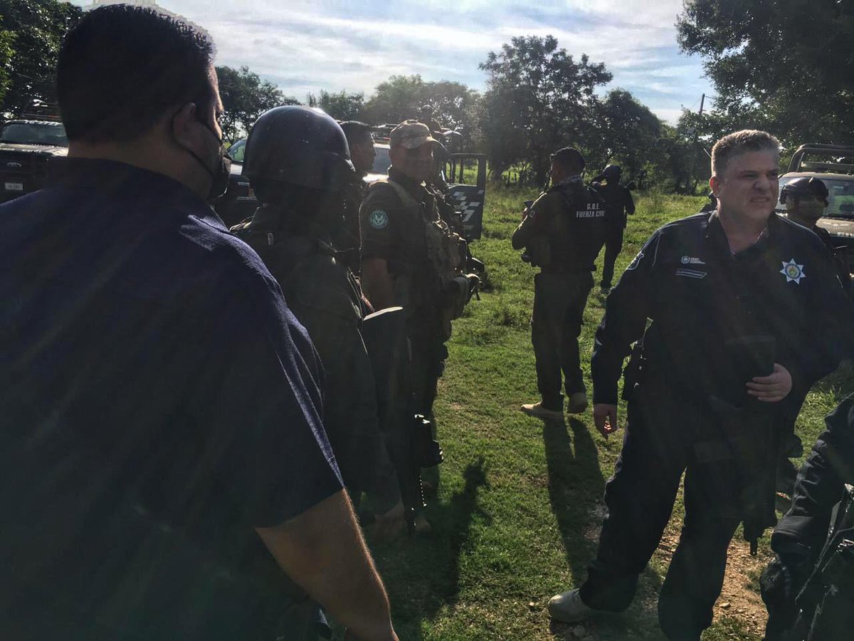 HGutierrez_M's tweet photo. Como parte de las acciones para inhibir la incidencia delictiva, este día encabezo el operativo de vigilancia en la zona sur de Veracruz, tras los ataques que sufrieron elementos de la Fuerza Civil. https://t.co/7otkcFa4AS