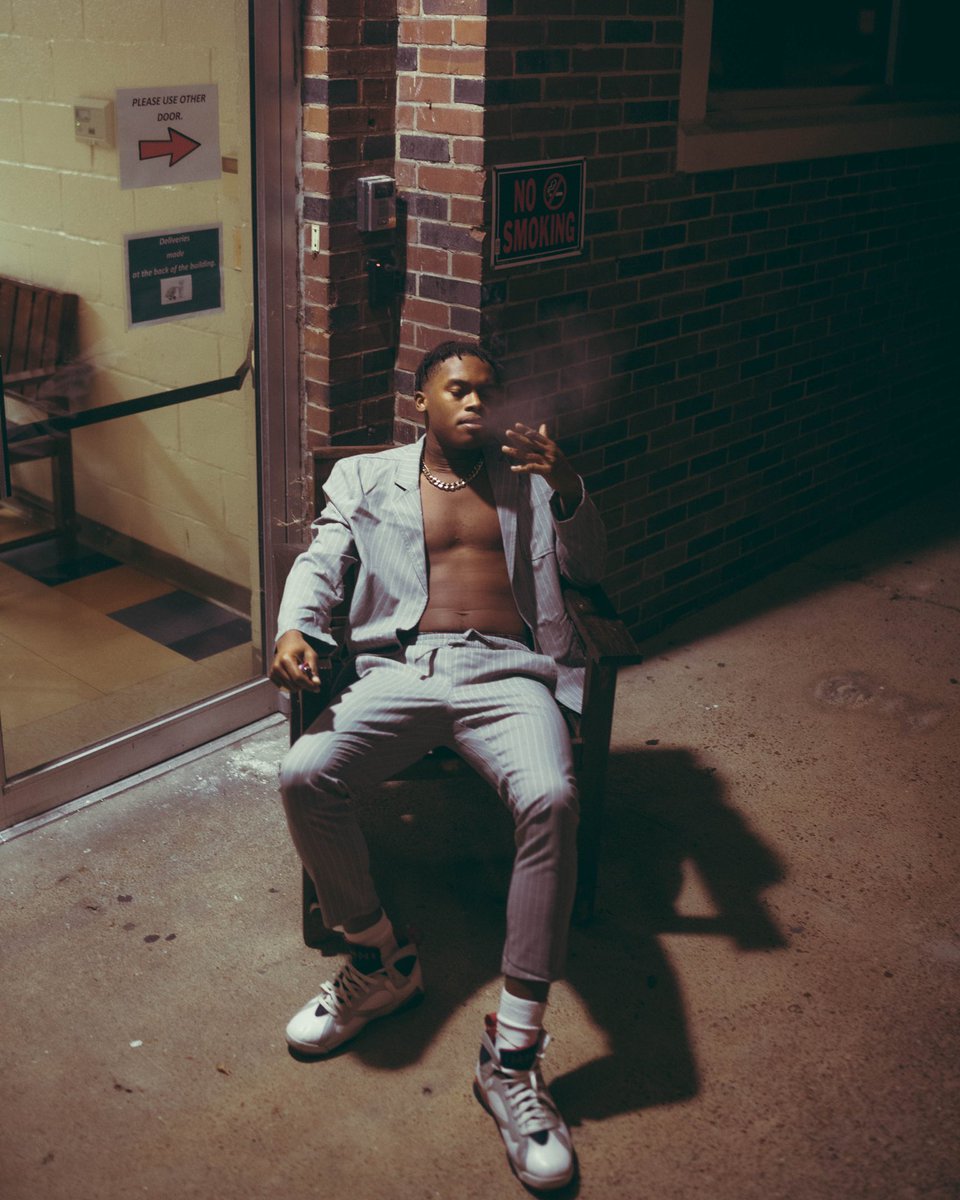 DEW888NE's tweet image. “IT’S ABOUT BEING MASCULINE &amp;amp; FEMININE AT THE SAME TIME.” 

we all have a feminine side, but that doesn’t mean it takes away from our masculinity. 

stylist/creative direct. | @DEWAYNEMOJI 
shot by | @BobbySuave_ 
muse | @Ace25Young