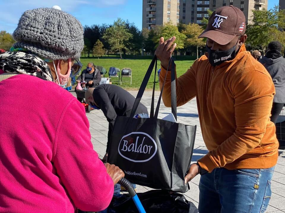 RileyforTheBX's tweet photo. It’s always a pleasure to partner with Baldor Specialty Foods Co-op City - Riverbay Corporation and my brother Councilman @Salamancajr80 to address the food disparities within our community.  #itsaboutthework #communityovercompetition https://t.co/EnZHuhOmkg