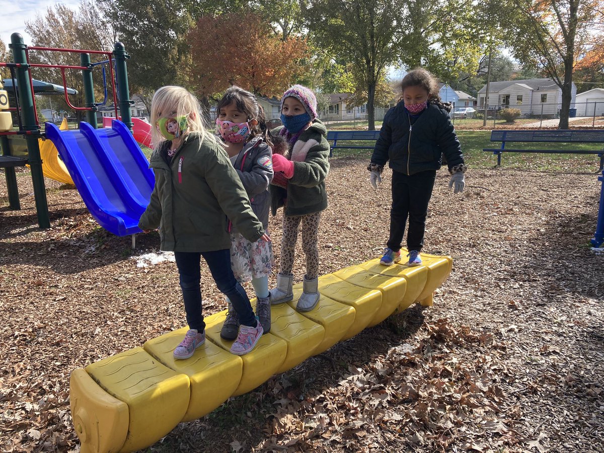 Kinderwright's tweet photo. Another busy day in Kindergarten! We drew pictures of toy cars using shapes, practiced representing the number 7, and enjoyed the sunshine outside. So proud of my little friends!  #hardworkers #mckinleykinder https://t.co/KP7a8g4boE