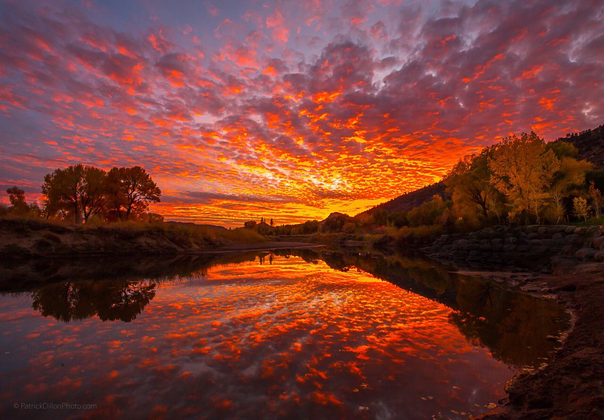 So nice to get a snowstorm to help put out the #wildfires, I love it when the storm first approaches which usually brings killer sunsets...
#snowstorm #weather #ColoradoFires #SanJuanMountains #SWColorado #coloradolive #cowx #swco #sunset #nature #Colorado #Fall #FallColor https://t.co/voOxFDyk0H