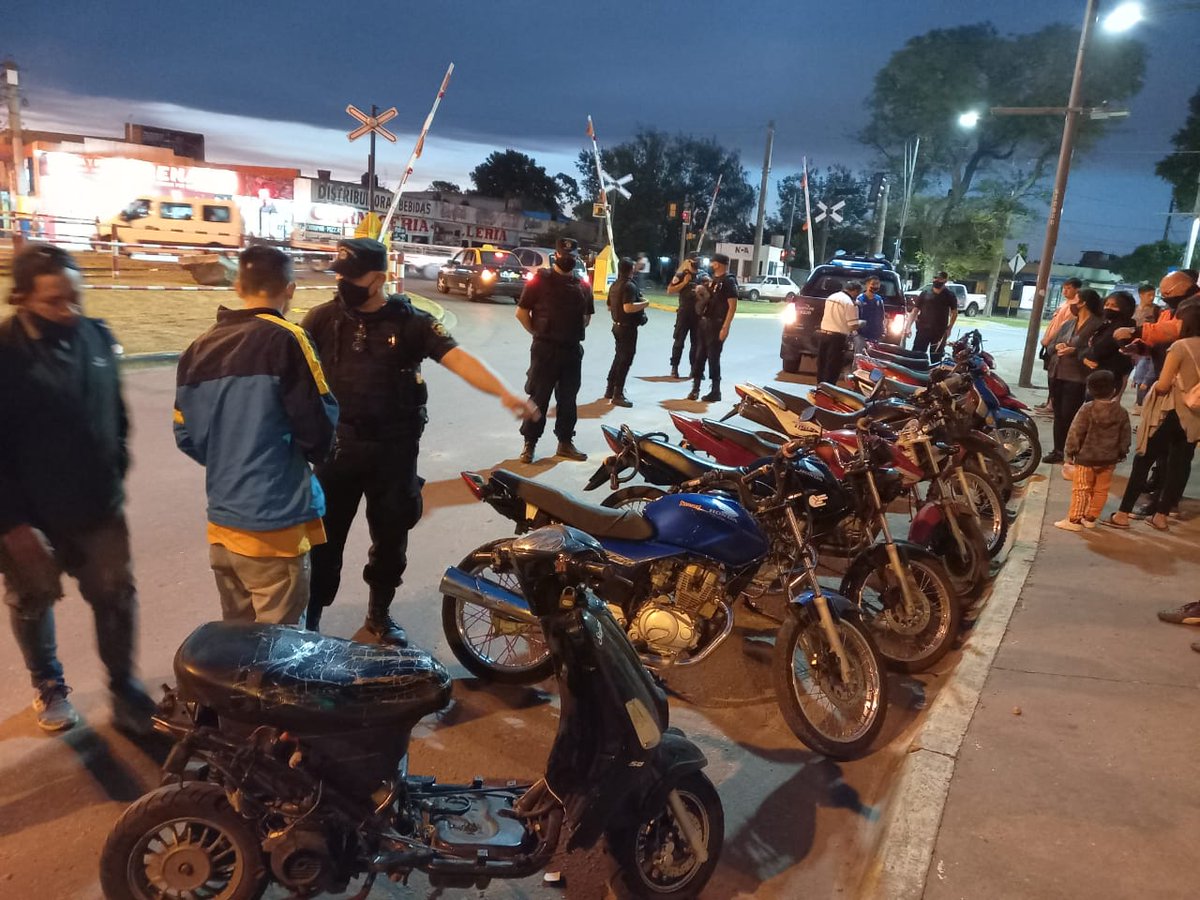 GustavoAdda's tweet photo. Hace minutos, Operativo Conjunto para verificar que las condiciones de seguridad utilizadas por los conductores sean las adecuadas.
En @CMDSur #HayControl.
@DGTRosario junto al #TercioDelta del CRE en Batlle y Ordóñez y San Martin.
. https://t.co/GplTpsLbaA
