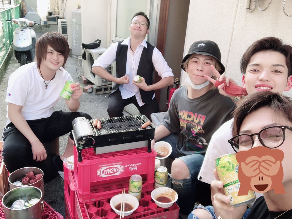 hidero319's tweet photo. 従業員大募集！！
素人の方、経験が無い為一歩踏み出しにくいとは思いますが、安心してください、給料保証致しますので売れるまでゆっくり頑張りましょう！！
経験者の方、売上バックなど給料面でも応相談致します。
環境、人間、システム、自信あります！
是非ご連絡お待ちしております😊 https://t.co/K7w54NaUeh