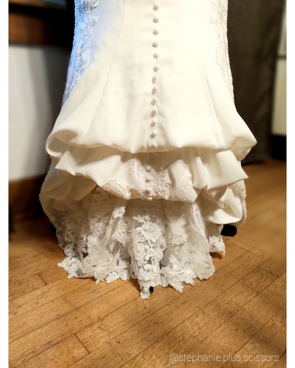 Centeredthreads's tweet photo. Even breathtaking 5 foot long trains need to be pulled up somehow! This dress had a fully beaded train, making it heavy, too. The bustles not only needed to look nice, but also needed to be strong. I did a double row of French bustles, 15 in total. π #wisconsinbride #alterations https://t.co/mCfi268Chi