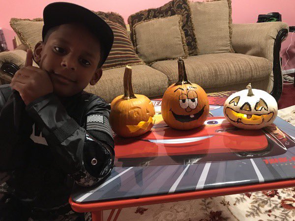 PetridesSchool's tweet photo. We Were Not Able to Go On Our Pumpkin Picking Trip BUT our Annual Pumpkin Decorating Happened in K021! #PetridesProud #CutestPumpkinsInThePatch #K021 π https://t.co/oT5aBV163h